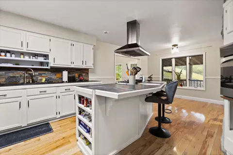 Kitchen - 987 State Hwy 413, Baxter, KY 40806 photo 3 of 3