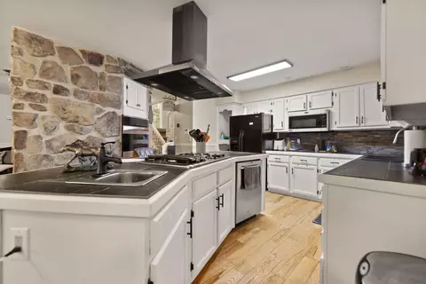 Kitchen - 987 State Hwy 413, Baxter, KY 40806 photo 1 of 3