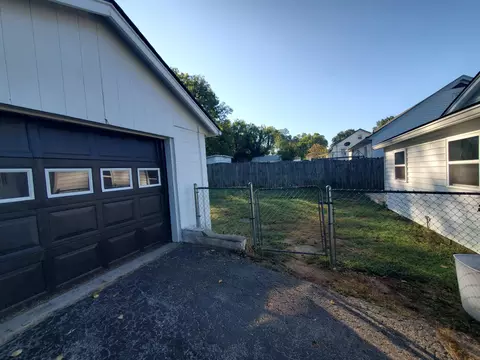 516 Oak St, Georgetown, KY 40324 photo 3