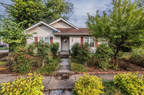 1321 Nutwood St, Bowling Green, KY 42104