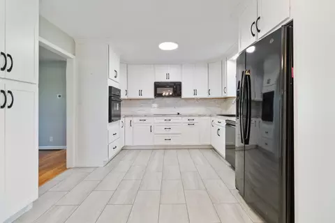 Kitchen - 327 Dreyfus Rd, Berea, KY 40403 photo 1 of 3
