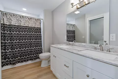 Bath - 327 Dreyfus Rd, Berea, KY 40403 photo 1 of 1