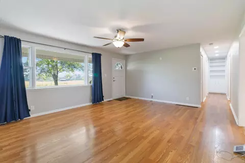 Living - 327 Dreyfus Rd, Berea, KY 40403 photo 5 of 5