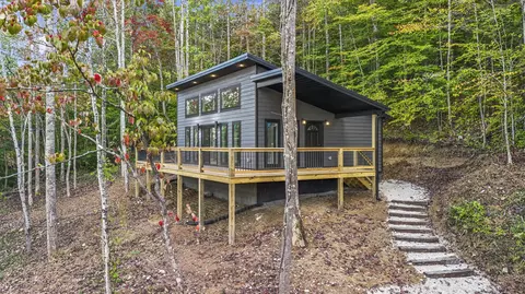 1370 Star Gap Rd, Stanton, KY 40380