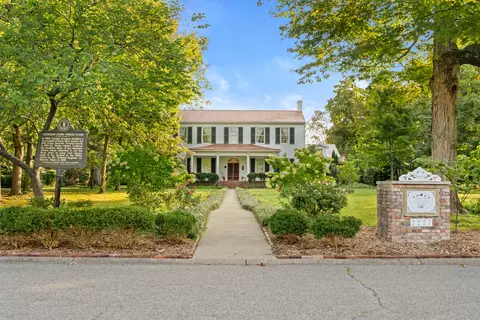 2227 Bashford Manor Ln, Louisville, KY 40218