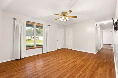 Living - 107 Maher Dr, Morehead, KY 40351 photo 3 of 4