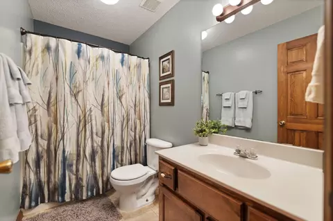 Bath - 53 Clover Leaf Cir, Burnside, KY 42519 photo 1 of 6