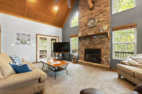 Living - 53 Clover Leaf Cir, Burnside, KY 42519 photo 1 of 4