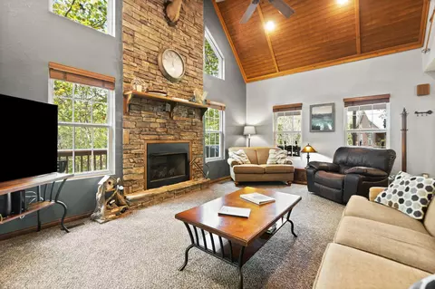 Living - 53 Clover Leaf Cir, Burnside, KY 42519 photo 4 of 4