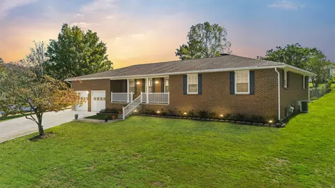 1634 Martha Ann Dr, Maysville, KY 41056