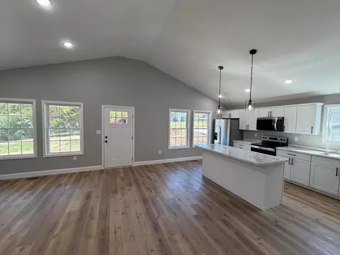 Living - 225 King St, Corbin, KY 40701 photo 1 of 3