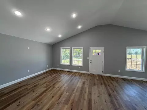 Living - 225 King St, Corbin, KY 40701 photo 2 of 3