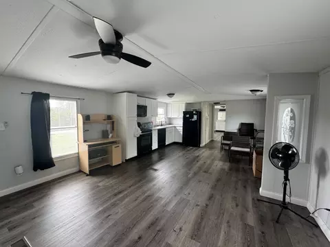 Living - 93 Russell Hudson Loop, Windsor, KY 42565 photo 2 of 3