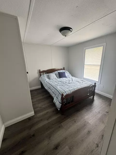 Bedroom - 93 Russell Hudson Loop, Windsor, KY 42565 photo 2 of 2