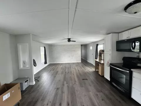 Living - 93 Russell Hudson Loop, Windsor, KY 42565 photo 1 of 3