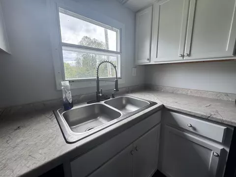 Kitchen - 93 Russell Hudson Loop, Windsor, KY 42565 photo 2 of 3