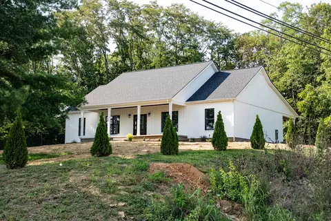 18 St Edwards Rd, Cynthiana, KY 41031