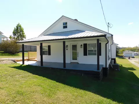 618 Cantrill St, Irvine, KY 40336