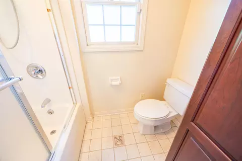 Bath - 1313 Roosevelt St, Corbin, KY 40701 photo 3 of 8