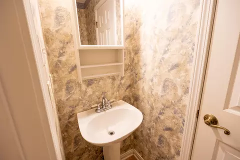 Bath - 1313 Roosevelt St, Corbin, KY 40701 photo 7 of 8