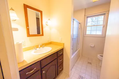 Bath - 1313 Roosevelt St, Corbin, KY 40701 photo 1 of 8