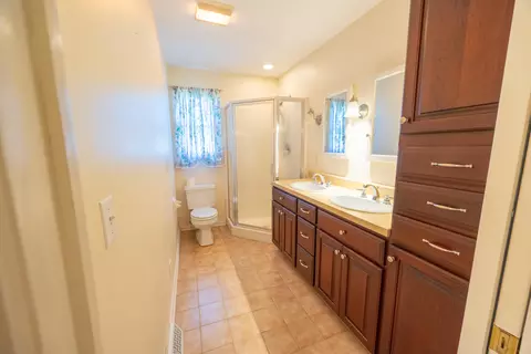 Bath - 1313 Roosevelt St, Corbin, KY 40701 photo 4 of 8