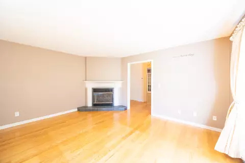 Living - 1313 Roosevelt St, Corbin, KY 40701 photo 2 of 7