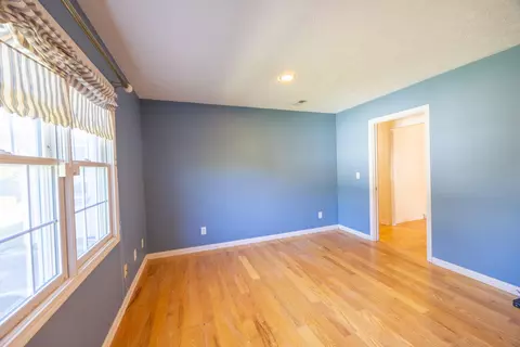 Living - 1313 Roosevelt St, Corbin, KY 40701 photo 5 of 7
