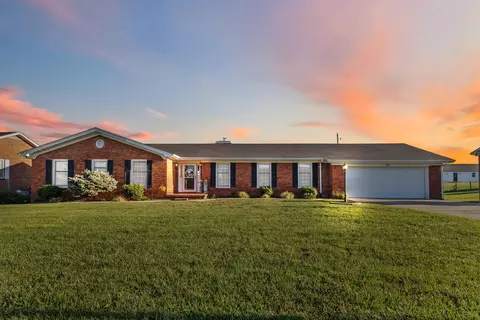 105 Pine Hill Dr, Lancaster, KY 40444