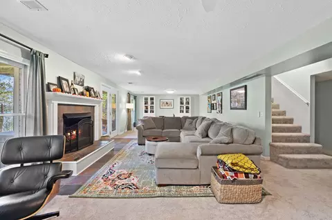Living - 119 Harborside Ct, Georgetown, KY 40324 photo 2 of 4