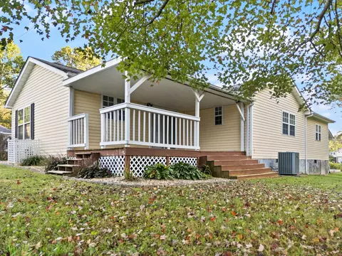 Exterior - 33 Creekside Ln, Corbin, KY 40701 photo 3 of 11