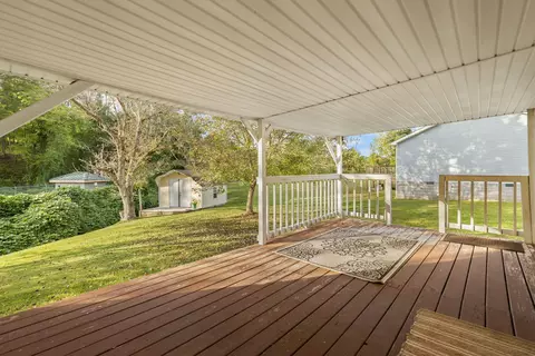 Exterior - 33 Creekside Ln, Corbin, KY 40701 photo 9 of 11