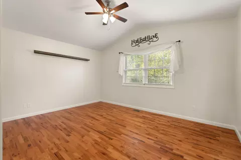 Bedroom - 33 Creekside Ln, Corbin, KY 40701 photo 1 of 11
