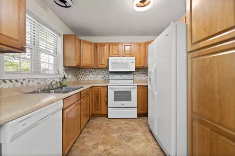 Kitchen - 33 Creekside Ln, Corbin, KY 40701 photo 3 of 4