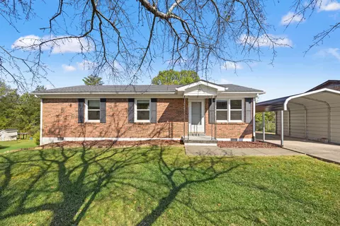 350 Whispering Woods Dr, Irvine, KY 40336