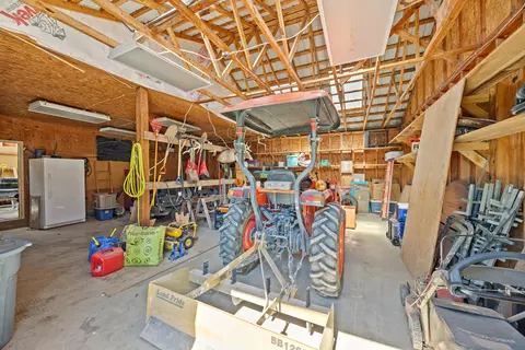 Exterior - 400 Mccarter Branch Rd, Berea, KY 40403 photo 9 of 10