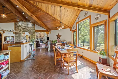 Dining - 400 Mccarter Branch Rd, Berea, KY 40403 photo 3 of 3