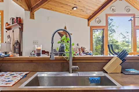 Kitchen - 400 Mccarter Branch Rd, Berea, KY 40403 photo 4 of 4