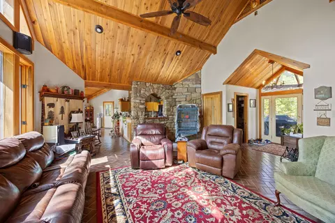 Living - 400 Mccarter Branch Rd, Berea, KY 40403 photo 4 of 6