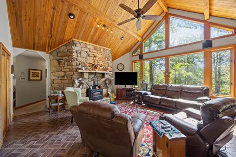 Living - 400 Mccarter Branch Rd, Berea, KY 40403 photo 2 of 6