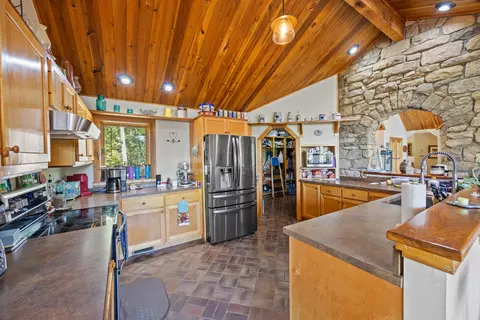 Kitchen - 400 Mccarter Branch Rd, Berea, KY 40403 photo 1 of 4
