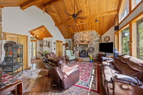 Living - 400 Mccarter Branch Rd, Berea, KY 40403 photo 3 of 6