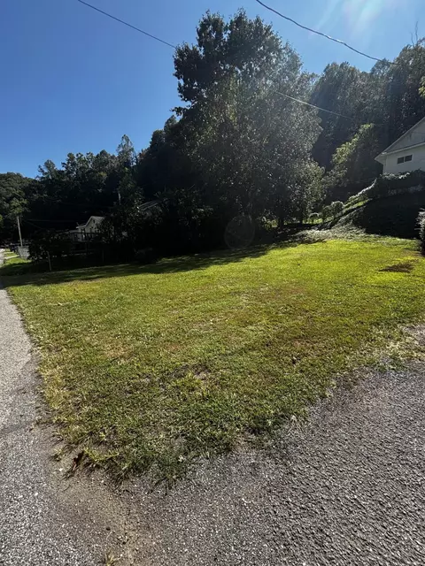 4921 Pond Creek Rd, Pinsonfork, KY 41555