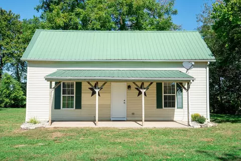 104 Amber Ln, Hustonville, KY 40437