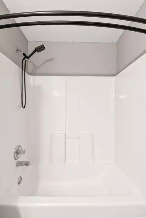 Bath - 151 Hemingway Pl, Georgetown, KY 40324 photo 5 of 5