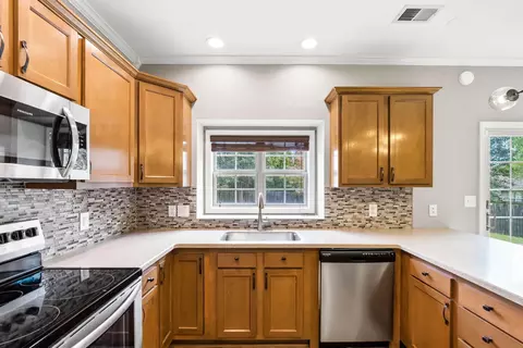 Kitchen - 151 Hemingway Pl, Georgetown, KY 40324 photo 2 of 5