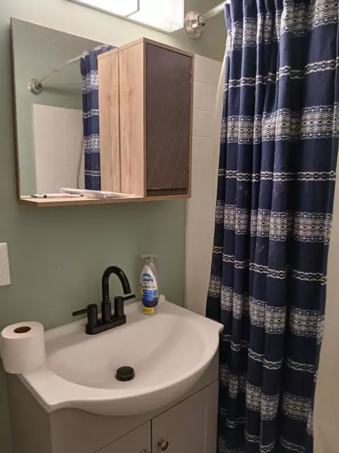 Bath - 107 Sunset Ave, Lancaster, KY 40444 photo 1 of 1
