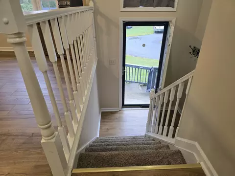 Entry Way - 6 Hampton Ct, Middlesboro, KY 40965 photo 1 of 2