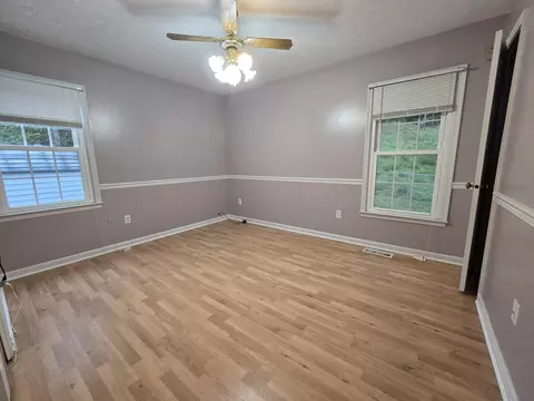 Bedroom - 6 Hampton Ct, Middlesboro, KY 40965 photo 1 of 6