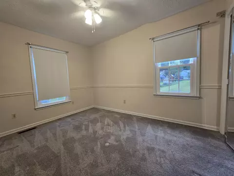 Bedroom - 6 Hampton Ct, Middlesboro, KY 40965 photo 3 of 6